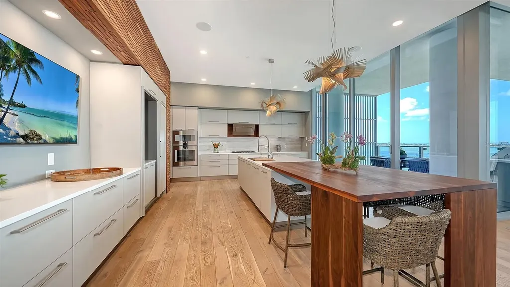 605 S Gulfstream Avenue Sarasota FL 34236