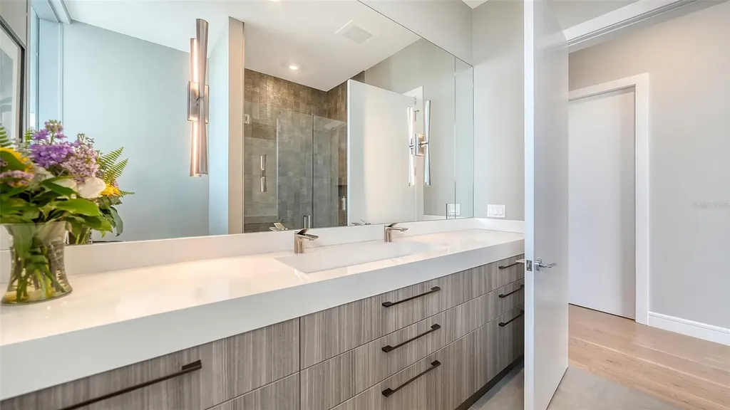 605 S Gulfstream Avenue Sarasota FL 34236