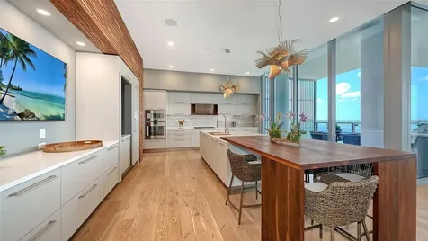 605 S Gulfstream Avenue Sarasota FL 34236