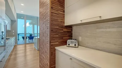605 S Gulfstream Avenue Sarasota FL 34236