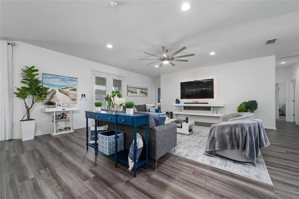 252 Samantha Ave, Auburndale FL 33823