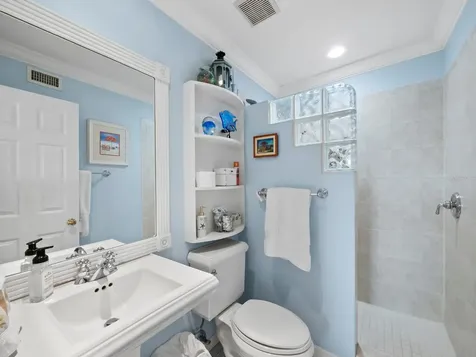 7105 Gulf Of Mexico Drive Longboat Key FL 34228