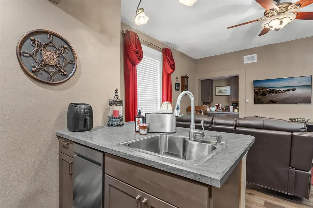 1024 W Main Street Leesburg FL 34748