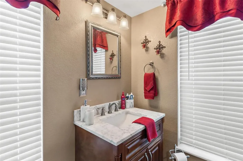 1024 W Main Street Leesburg FL 34748