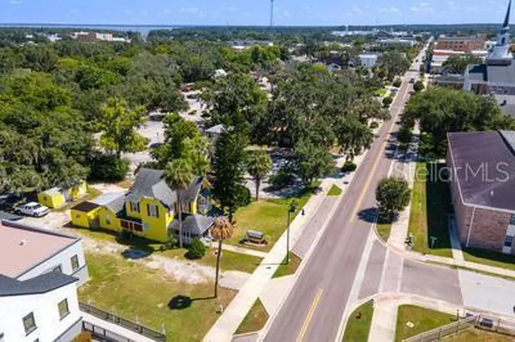 1024 W Main Street Leesburg FL 34748