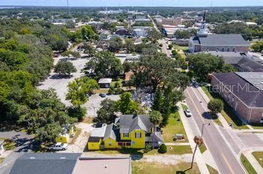 1024 W Main Street Leesburg FL 34748