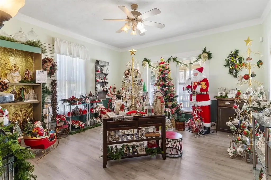 1024 W Main Street Leesburg FL 34748