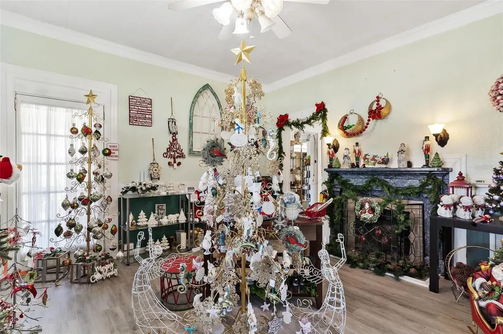 1024 W Main Street Leesburg FL 34748