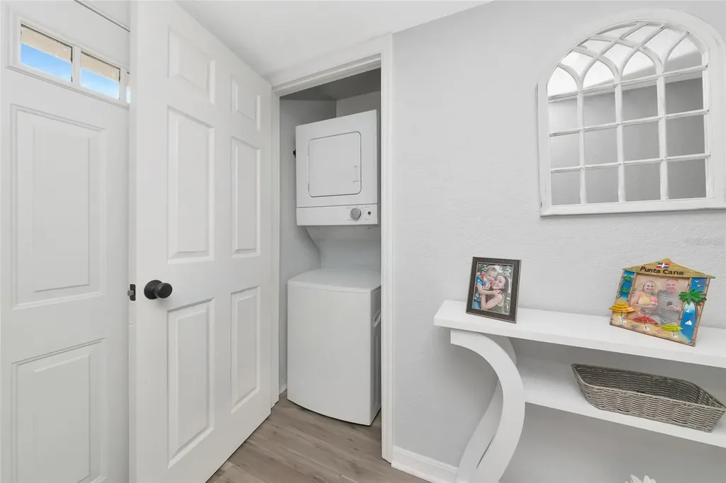 966 La Costa Circle Sarasota FL 34237