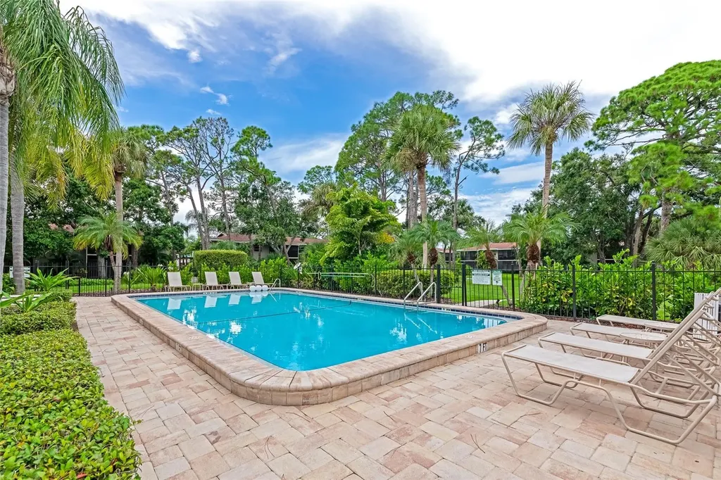 966 La Costa Circle Sarasota FL 34237