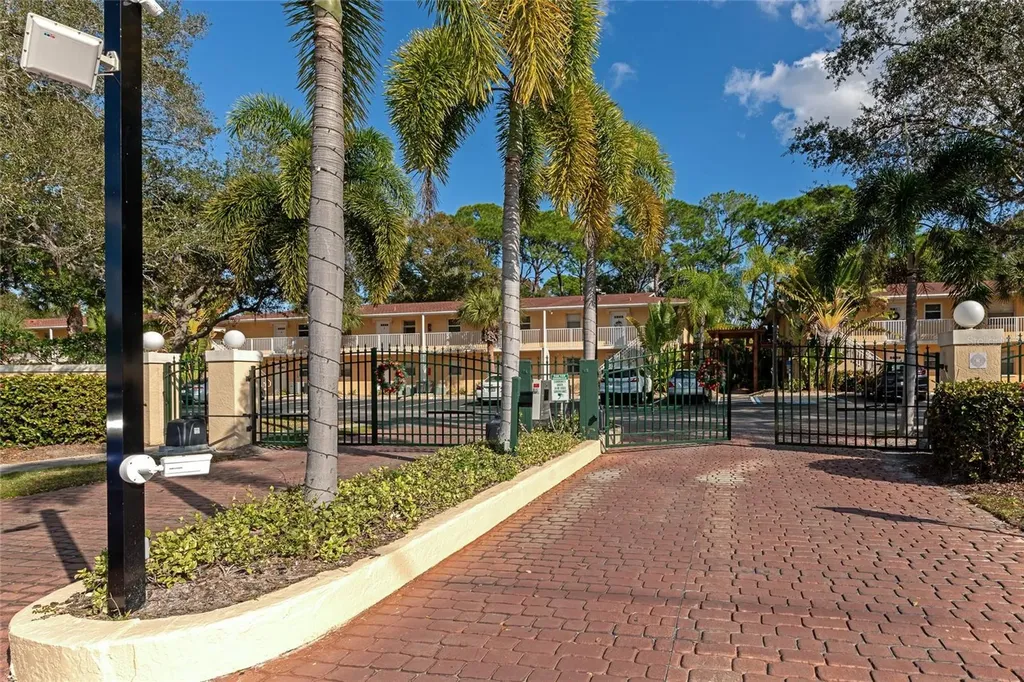 966 La Costa Circle Sarasota FL 34237