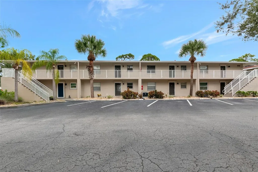 966 La Costa Circle Sarasota FL 34237