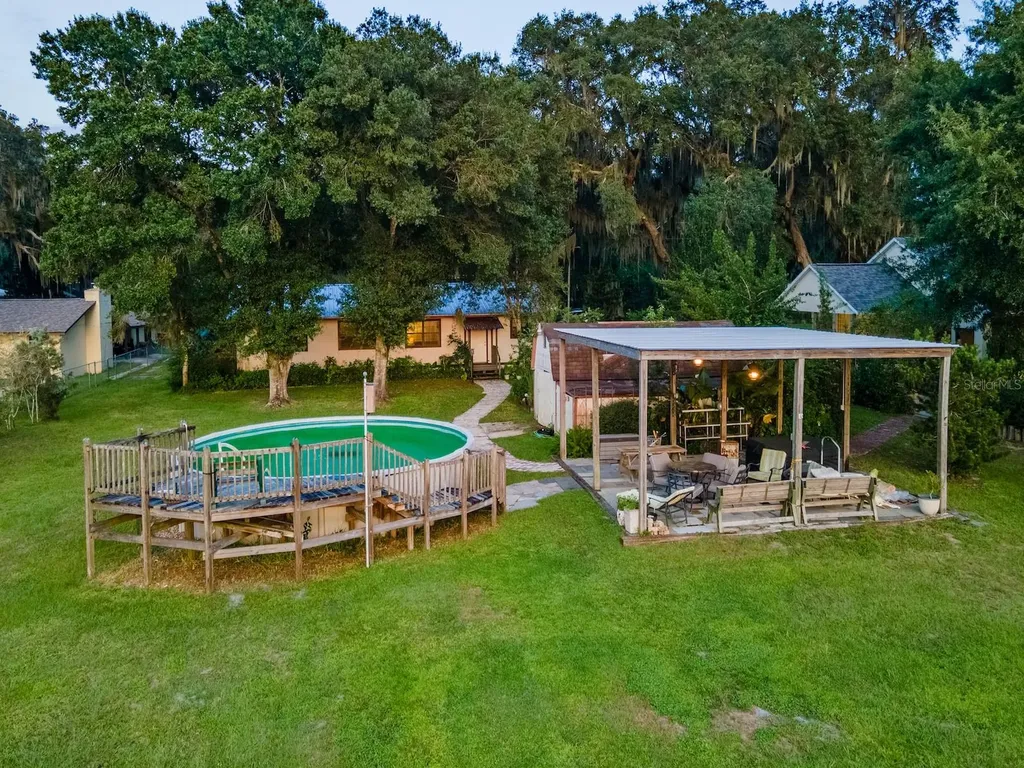 25212 E Highway 316 Salt Springs FL 32134