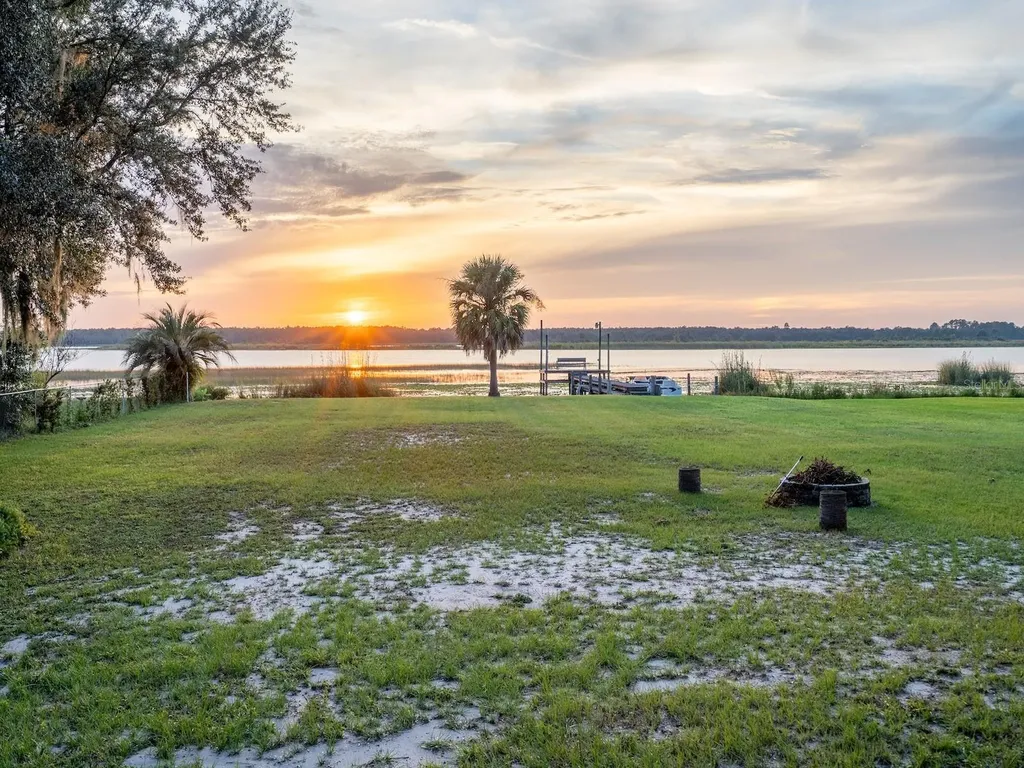 25212 E Highway 316 Salt Springs FL 32134