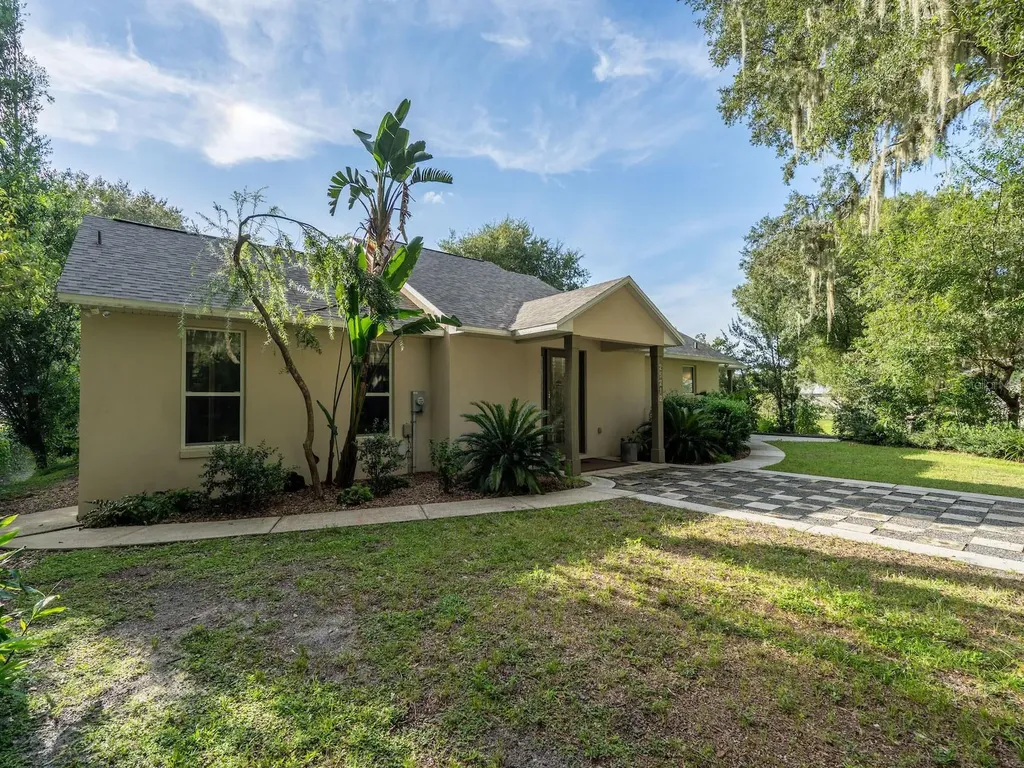 25212 E Highway 316 Salt Springs FL 32134