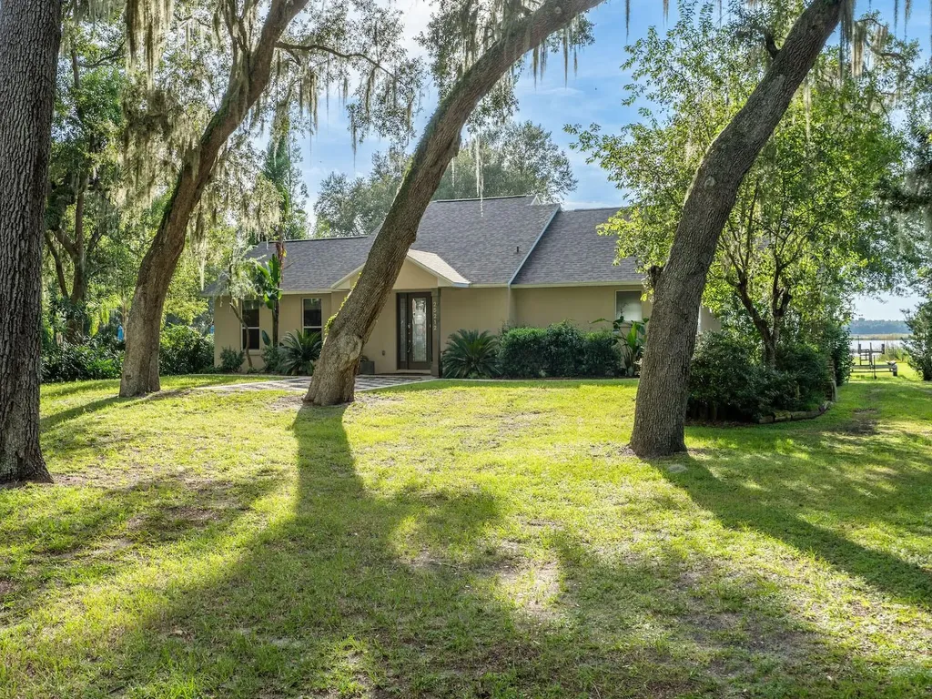25212 E Highway 316 Salt Springs FL 32134