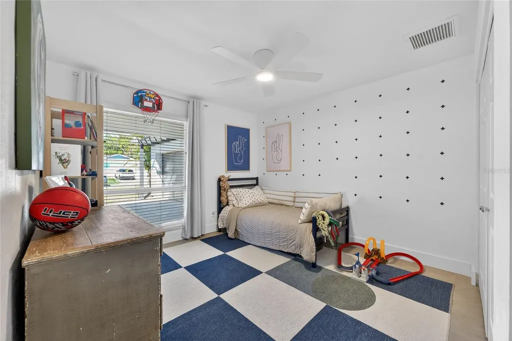 4091 13th Way NE St Petersburg FL 33703