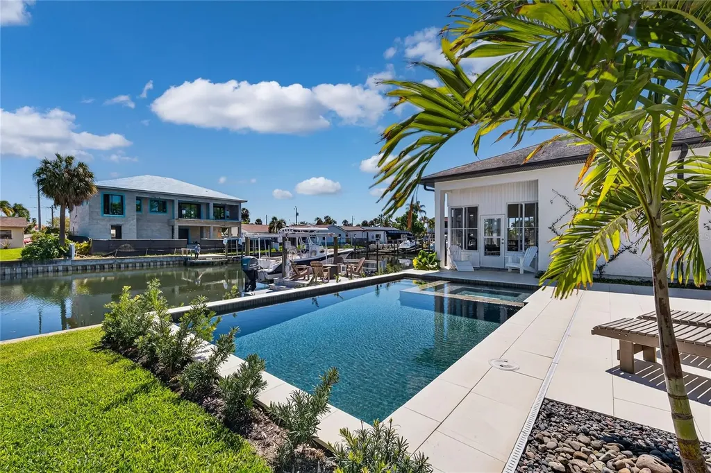 4091 13th Way NE St Petersburg FL 33703