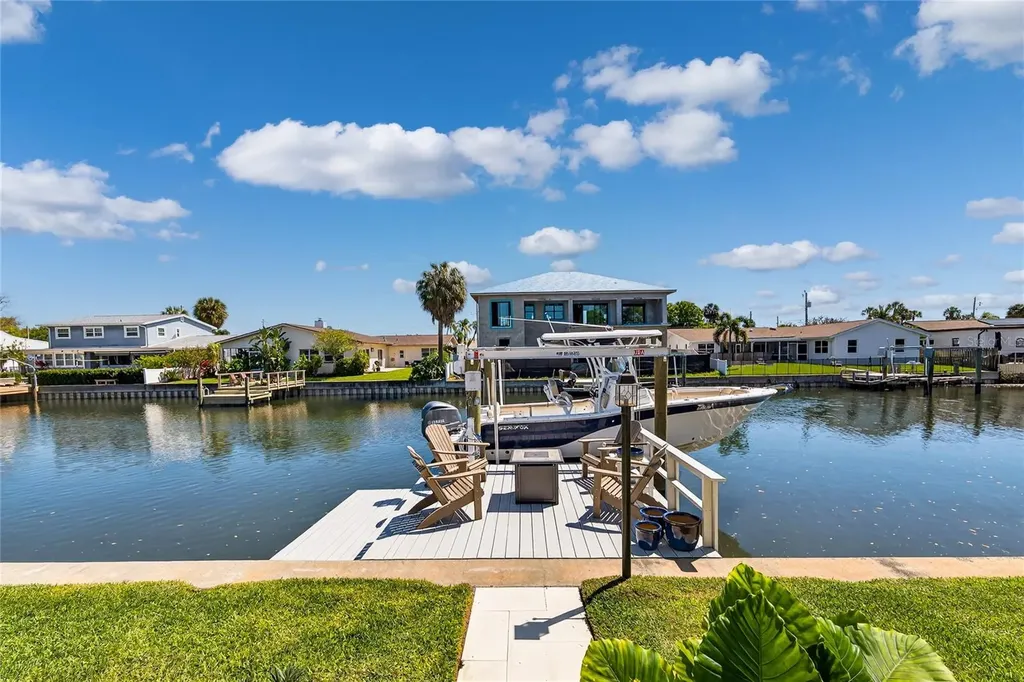 4091 13th Way NE St Petersburg FL 33703