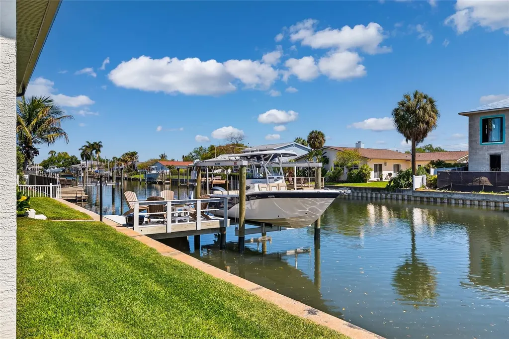 4091 13th Way NE St Petersburg FL 33703