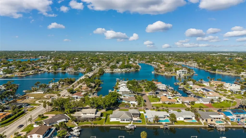 4091 13th Way NE St Petersburg FL 33703