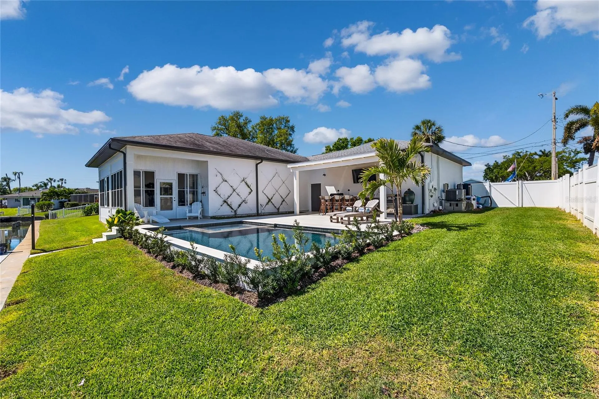 4091 13th Way NE St Petersburg FL 33703