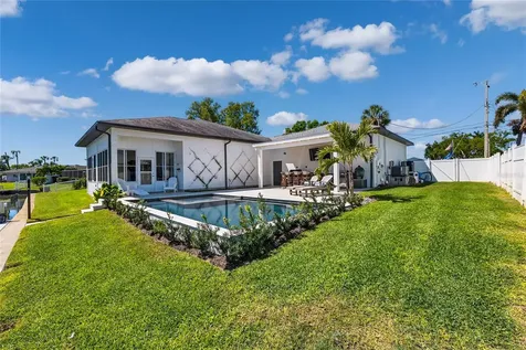 4091 13th Way NE St Petersburg FL 33703