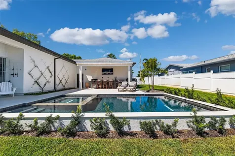 4091 13th Way NE St Petersburg FL 33703