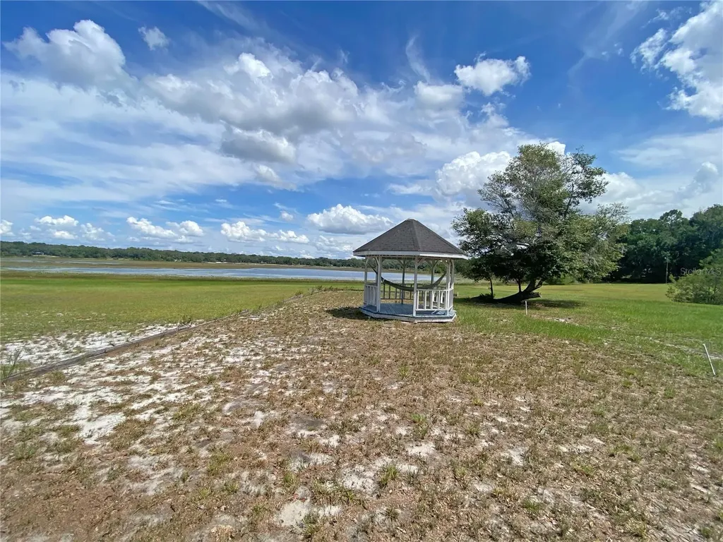 148 Swan Lake Drive Melrose FL 32666