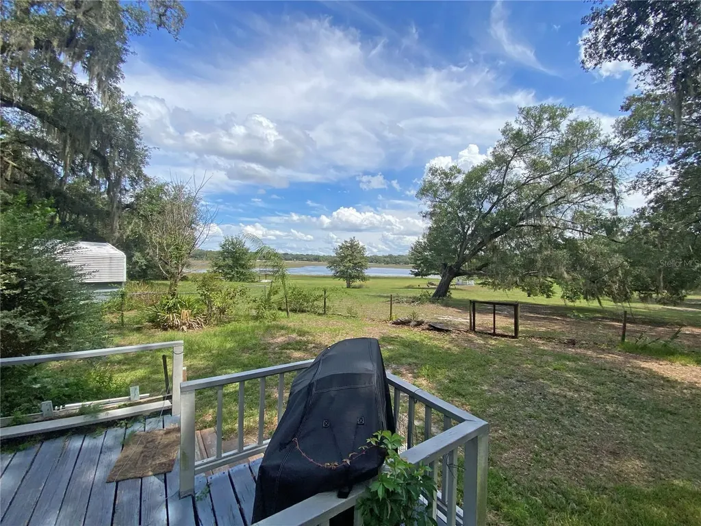 148 Swan Lake Drive Melrose FL 32666