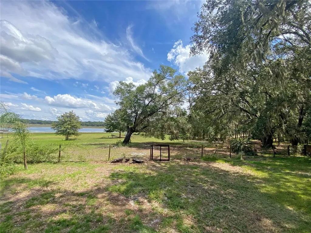 148 Swan Lake Drive Melrose FL 32666