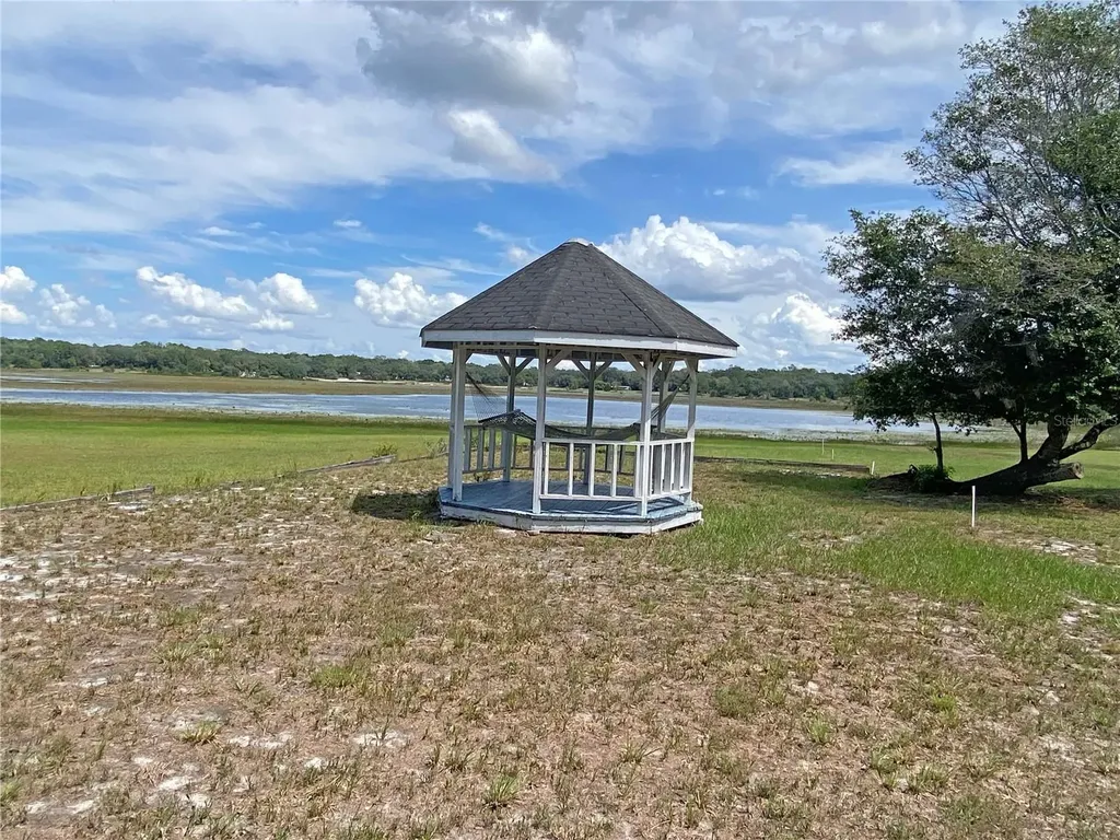 148 Swan Lake Drive Melrose FL 32666