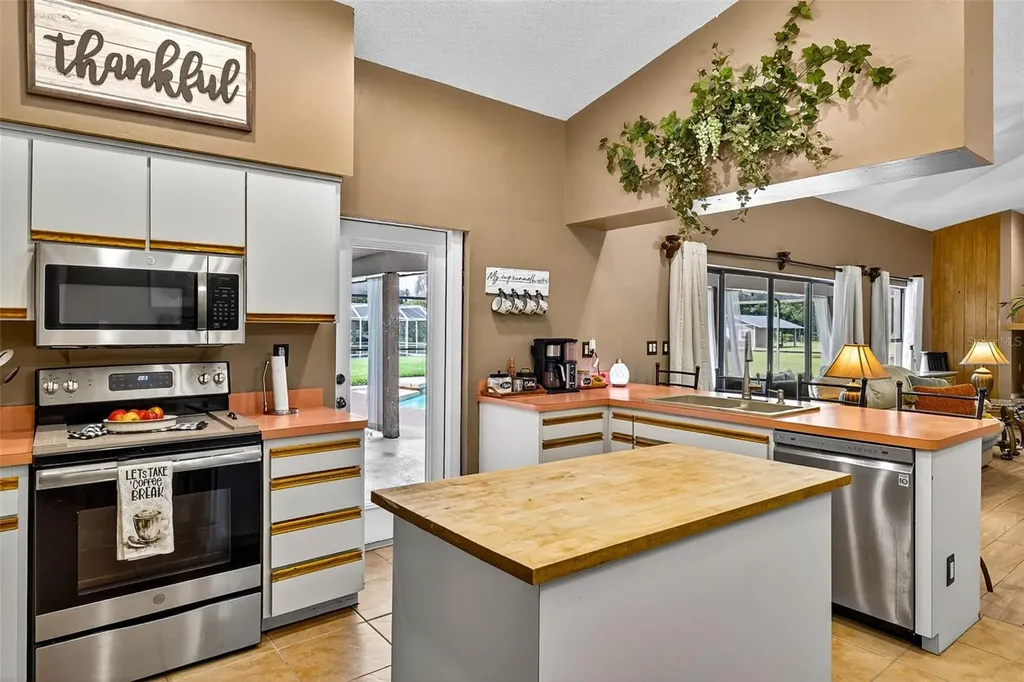 8410 W Knights Griffin Road Plant City FL 33565