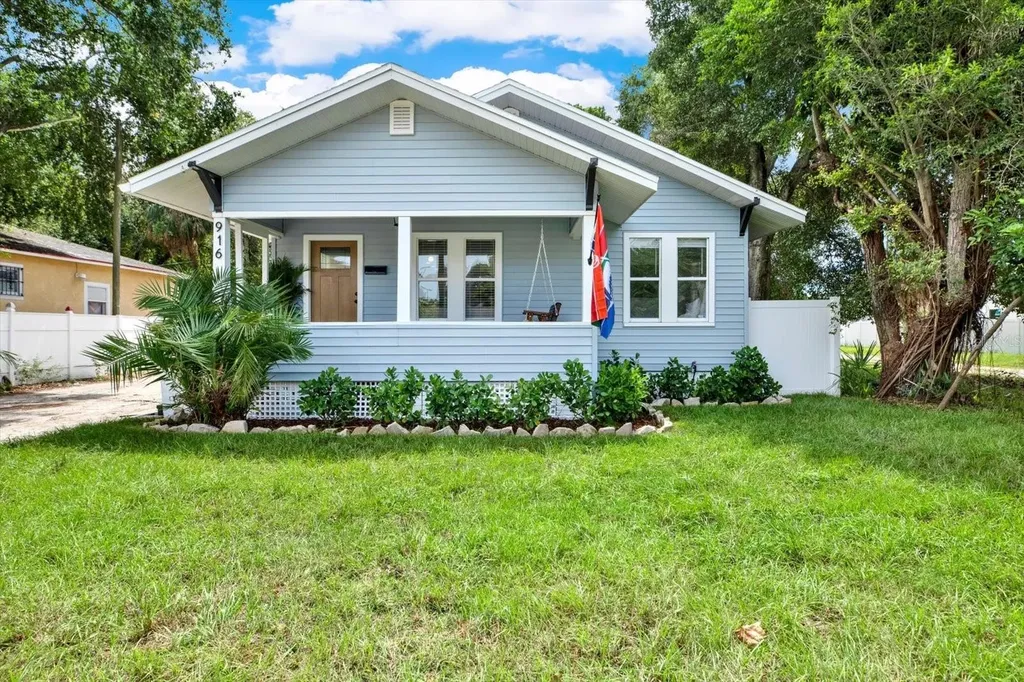 916 11th Avenue S St Petersburg FL 33705
