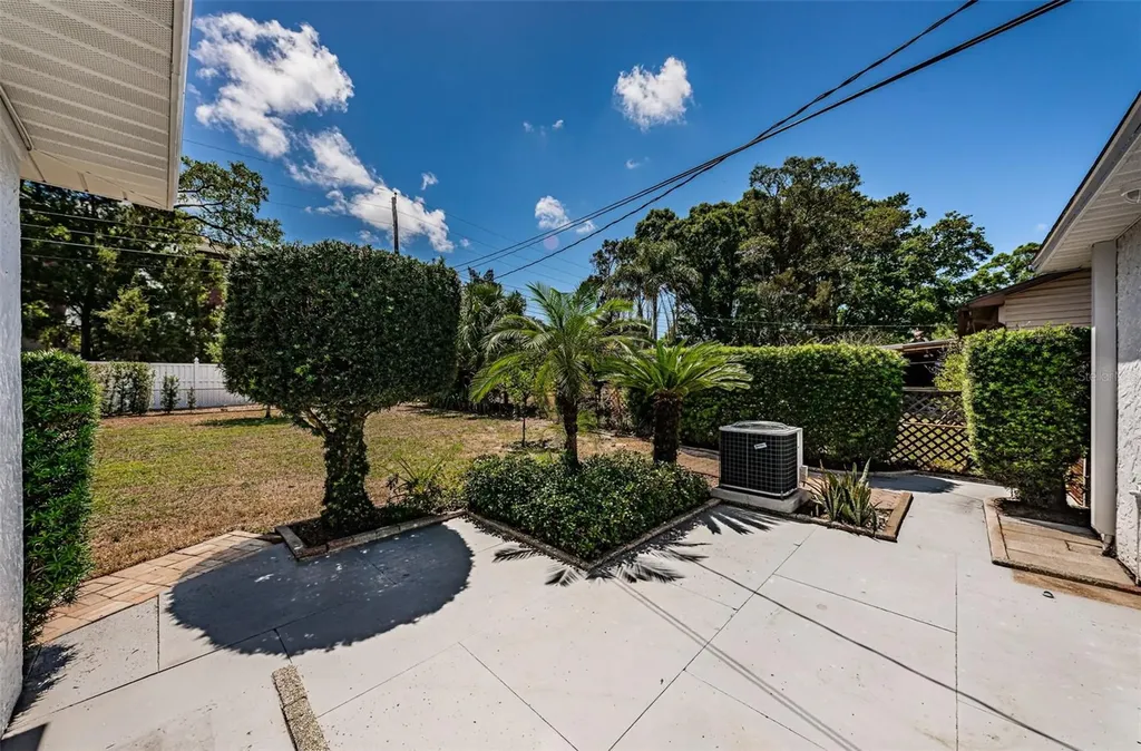 2110 57th Avenue N St Petersburg FL 33714