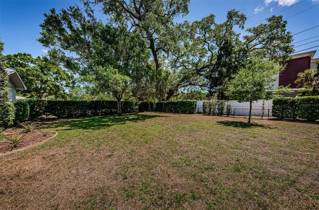 2110 57th Avenue N St Petersburg FL 33714