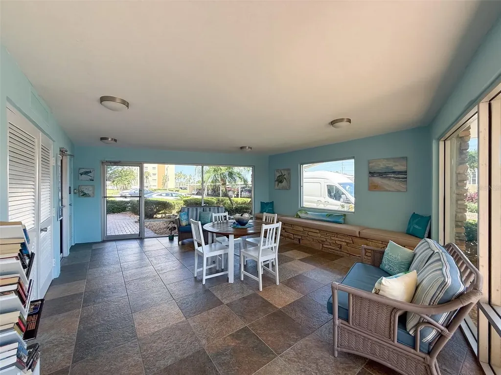 4550 Cove Circle St Petersburg FL 33708