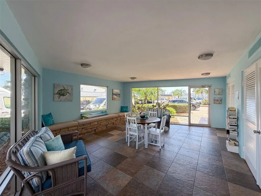 4550 Cove Circle St Petersburg FL 33708