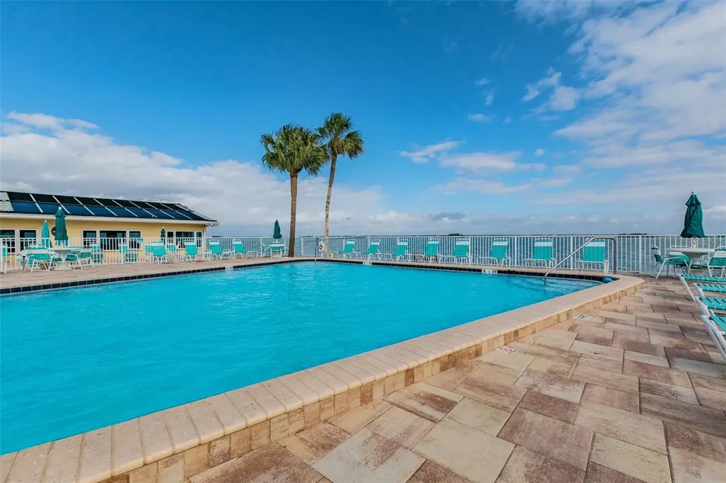 8 Glencoe Place Dunedin FL 34698