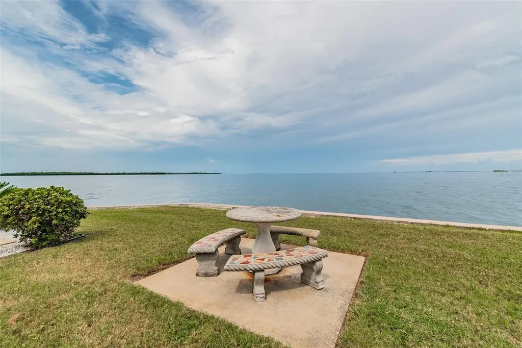 8 Glencoe Place Dunedin FL 34698