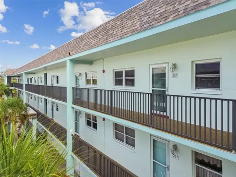 8 Glencoe Place Dunedin FL 34698