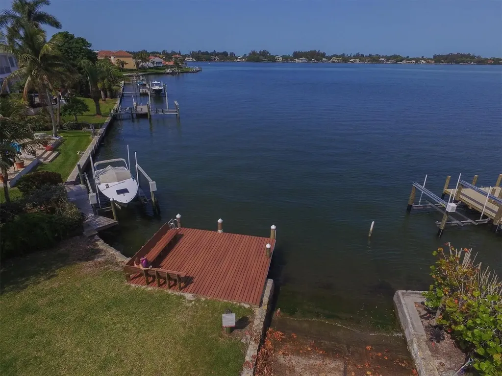 7413 Starfish Drive Sarasota FL 34231
