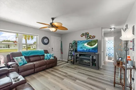 14023 94th Place Seminole FL 33776