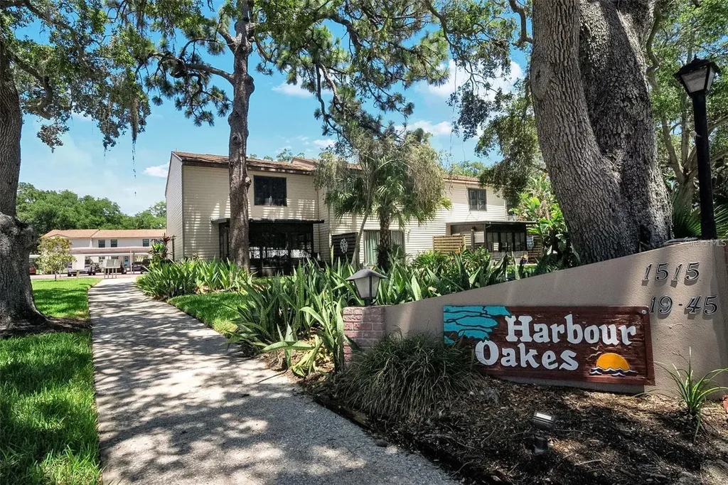 1515 Bayshore Boulevard Dunedin FL 34698