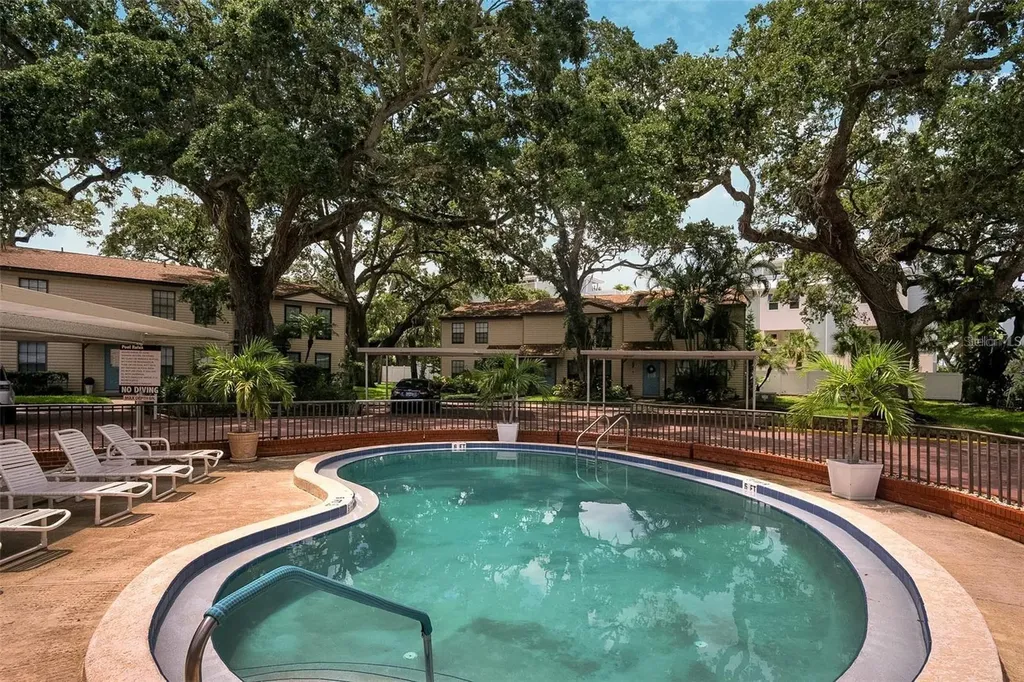 1515 Bayshore Boulevard Dunedin FL 34698