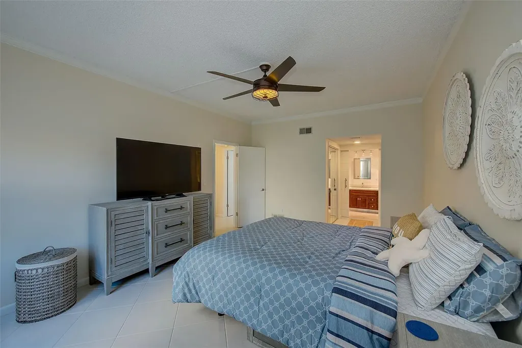 557 Pinellas Bayway S St Petersburg FL 33715