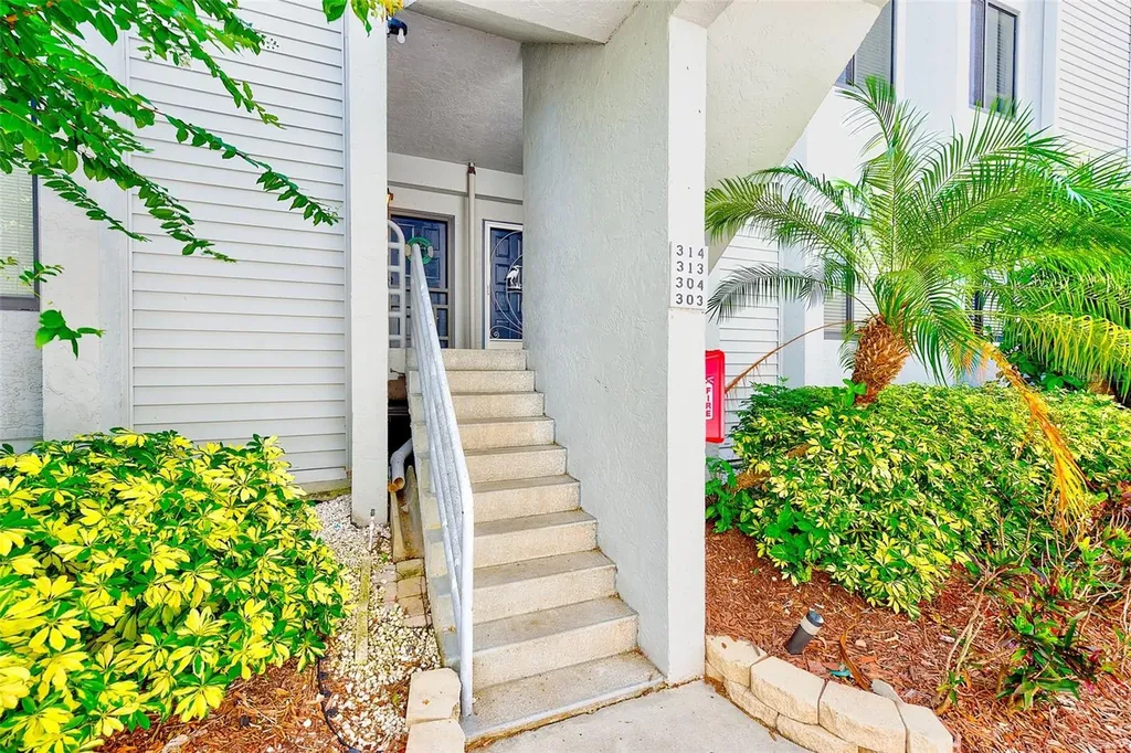 557 Pinellas Bayway S St Petersburg FL 33715