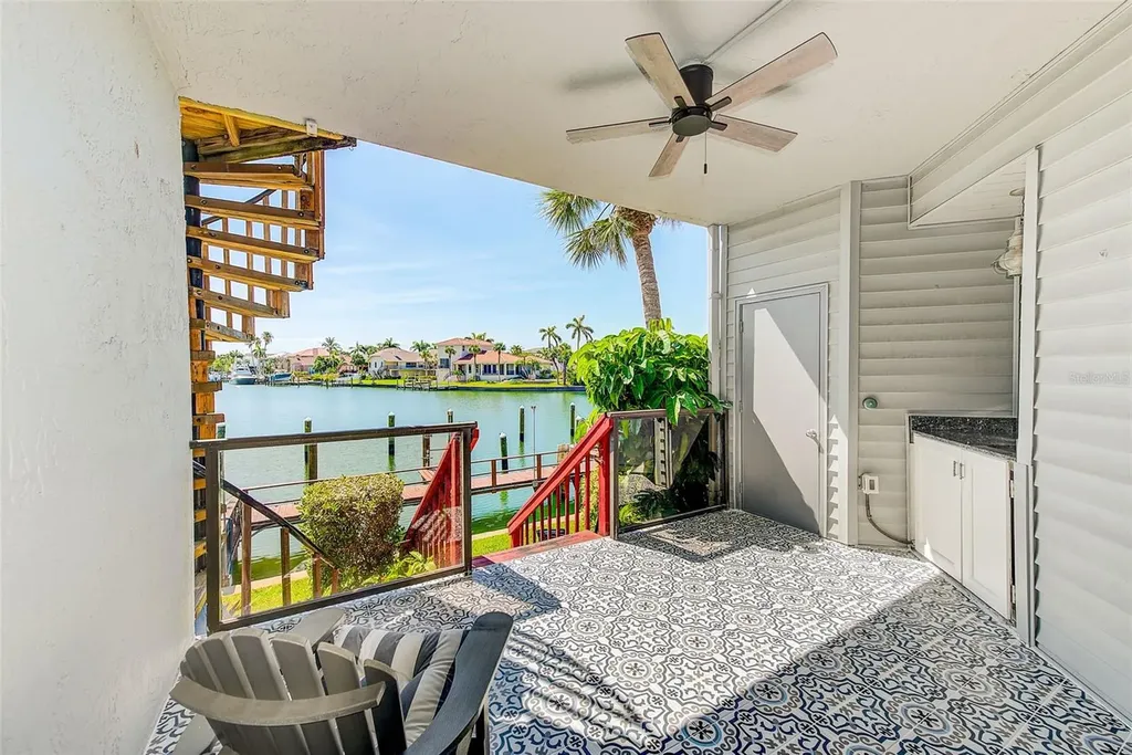 557 Pinellas Bayway S St Petersburg FL 33715