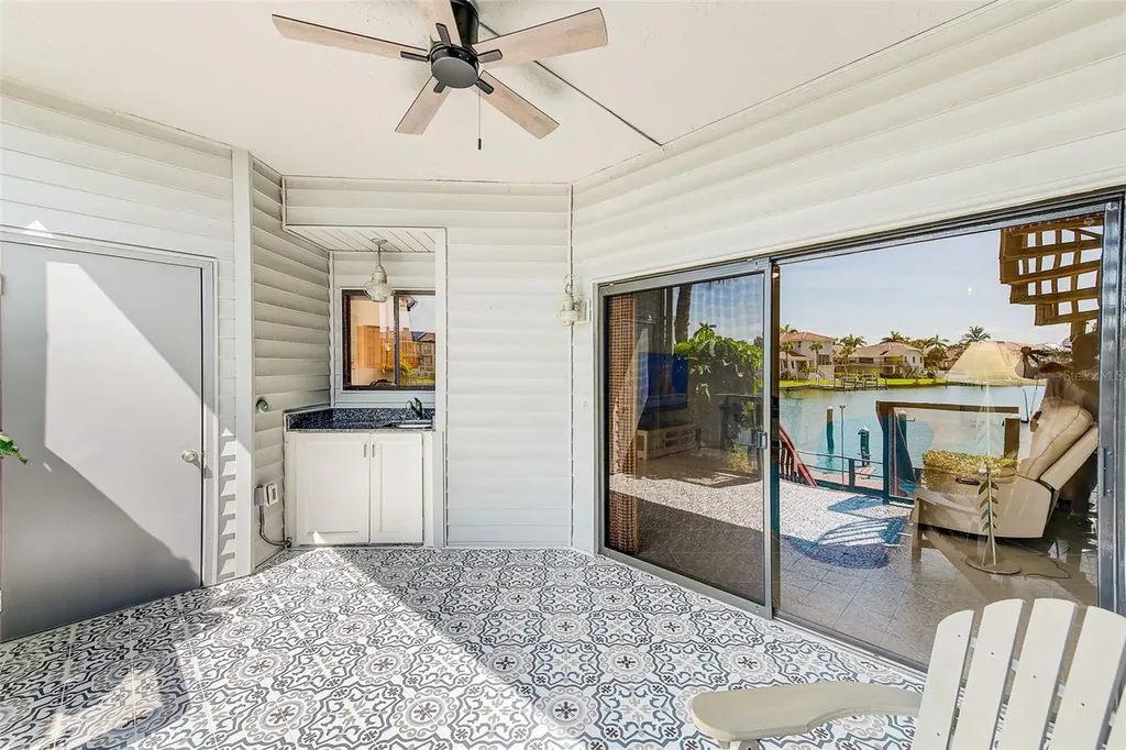 557 Pinellas Bayway S St Petersburg FL 33715