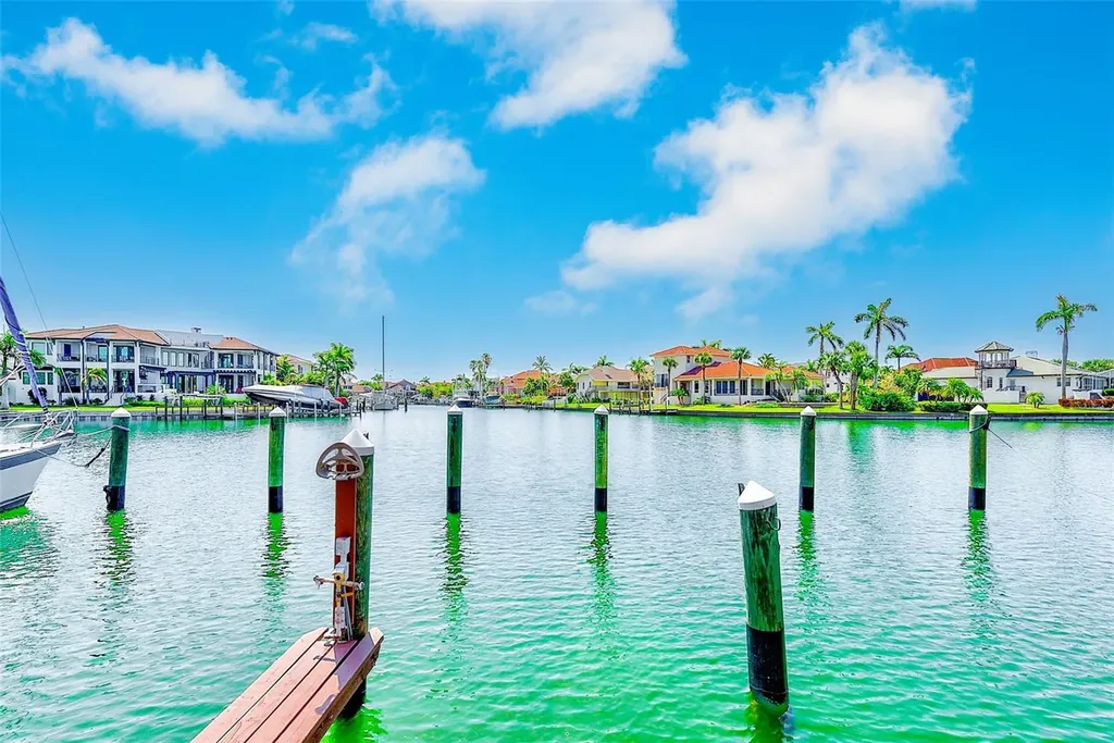 557 Pinellas Bayway S St Petersburg FL 33715